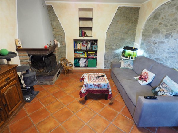 casa indipendente in vendita a Pistoia in zona Bussotto