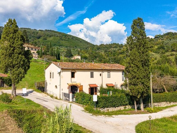casa indipendente in vendita a Pistoia in zona Spazzavento