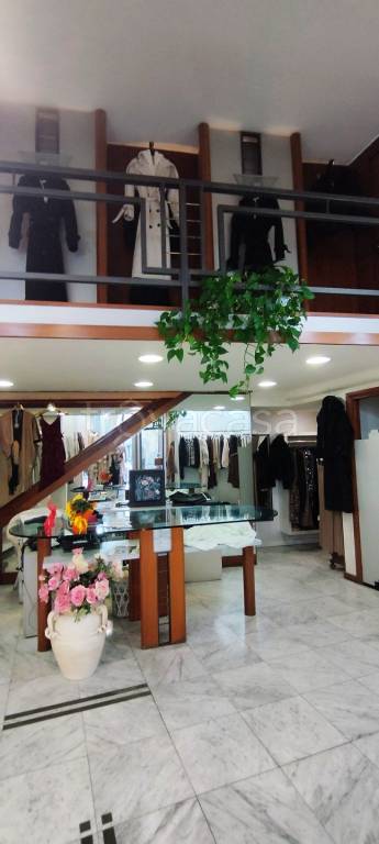 negozio in vendita a Pistoia in zona Centro Città