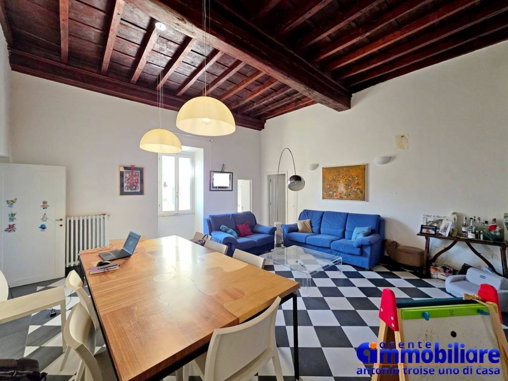 appartamento in vendita a Pistoia in zona Centro Città