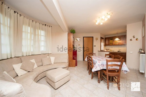 casa indipendente in vendita a Pistoia in zona Bottegone