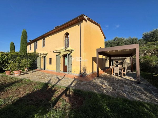 casa indipendente in vendita a Pistoia in zona Centro Città