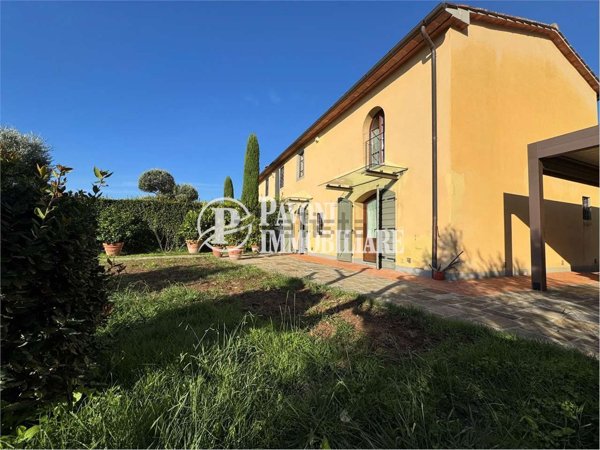 casa indipendente in vendita a Pistoia in zona Centro Città