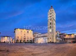 negozio in vendita a Pistoia in zona Centro Città