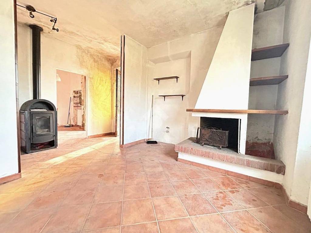 casa indipendente in vendita a Pistoia in zona Cireglio