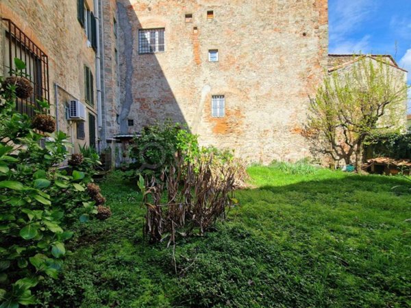 negozio in vendita a Pistoia in zona Centro Città