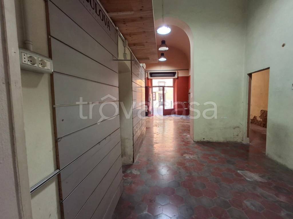 negozio in vendita a Pistoia in zona Centro Città