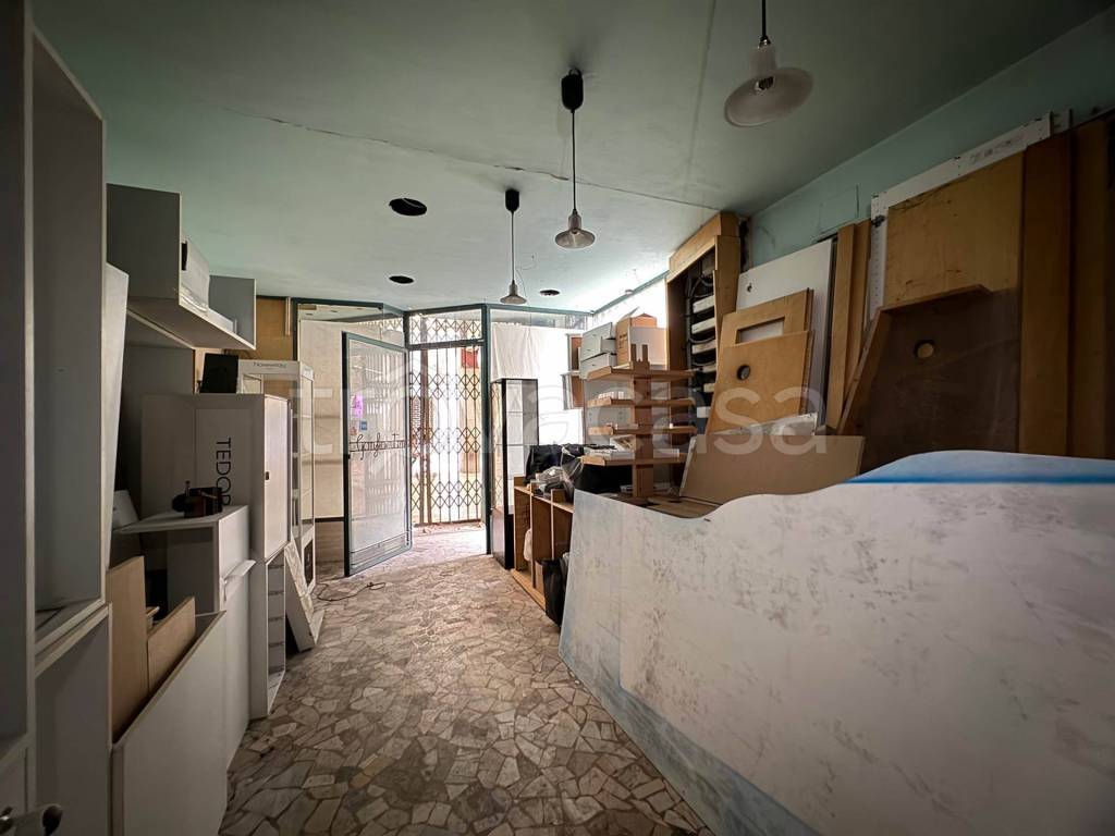 negozio in vendita a Pistoia in zona Centro Città
