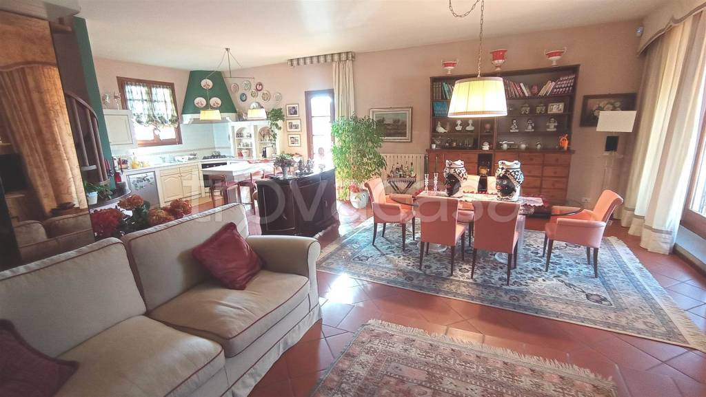 casa indipendente in vendita a Pistoia in zona Centro Città