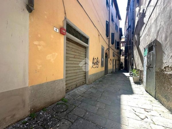 locale commerciale in vendita a Pistoia in zona Centro Città