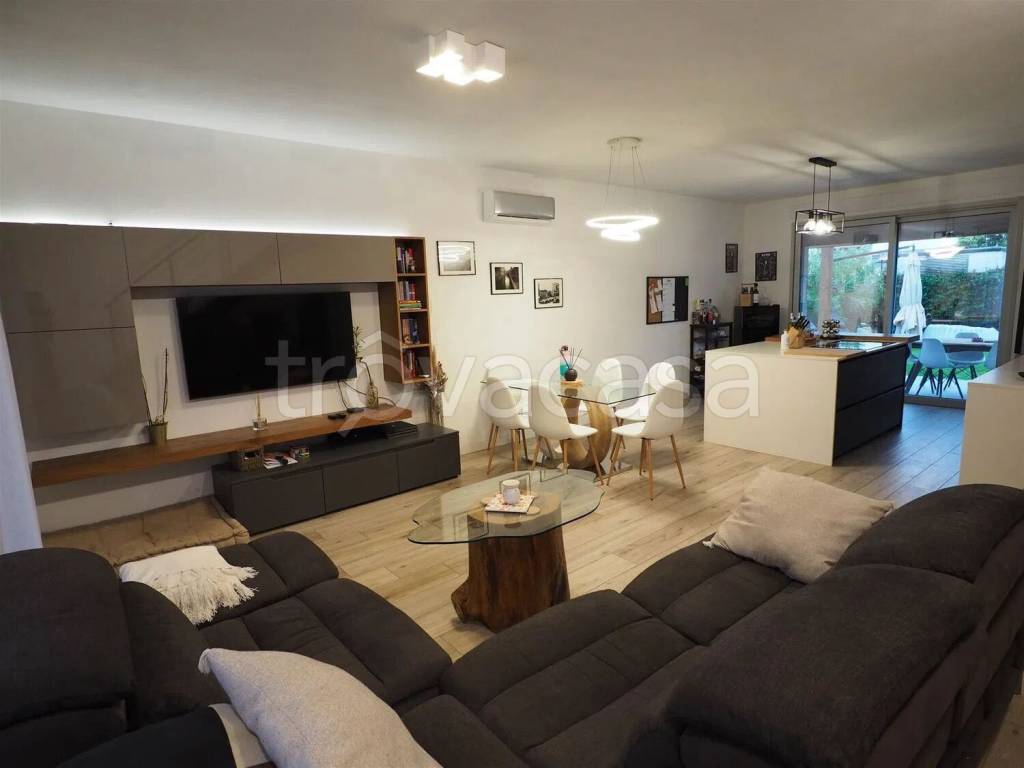 casa indipendente in vendita a Pistoia