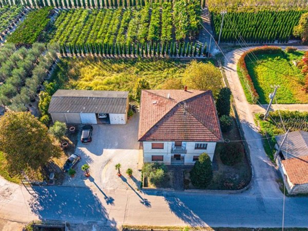 casa indipendente in vendita a Pistoia in zona Bottegone