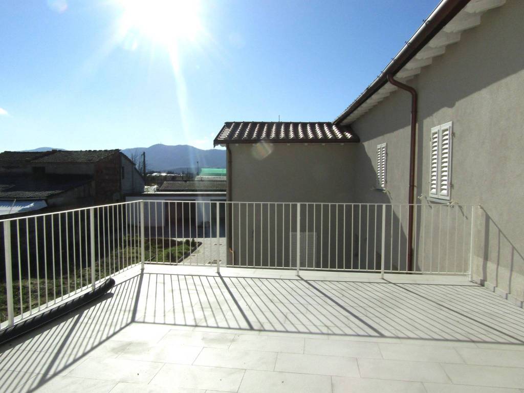 casa indipendente in vendita a Pistoia in zona Spazzavento