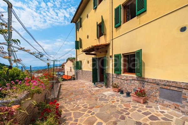 casa indipendente in vendita a Pistoia in zona Santomoro