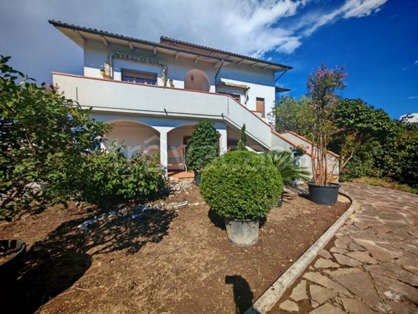 appartamento in vendita a Pistoia in zona Centro Città