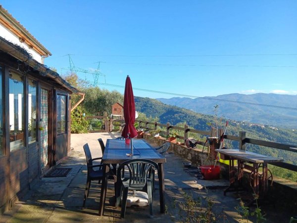 casa indipendente in vendita a Pistoia in zona Arcigliano