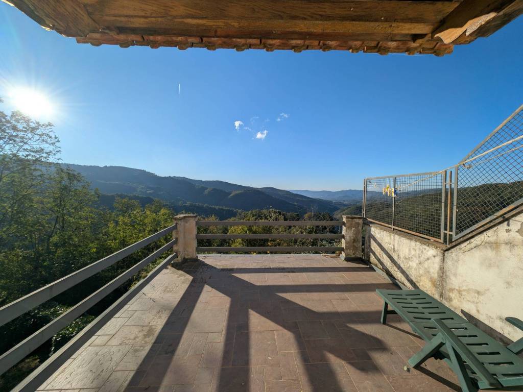 casa indipendente in vendita a Pistoia in zona Sammommè