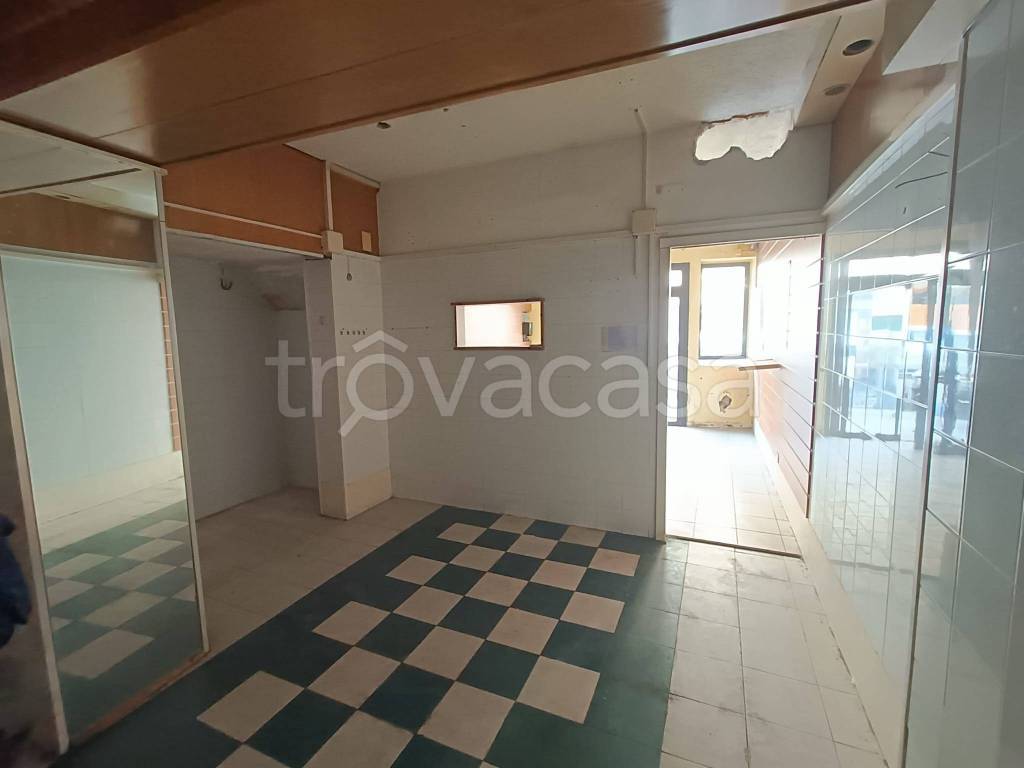 negozio in vendita a Pistoia in zona Centro Città