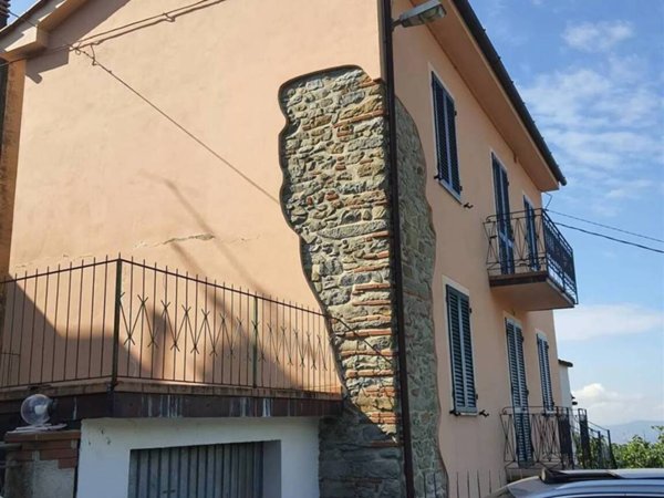 casa indipendente in vendita a Pistoia in zona Baggio