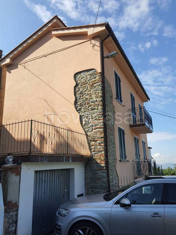 casa indipendente in vendita a Pistoia in zona Baggio