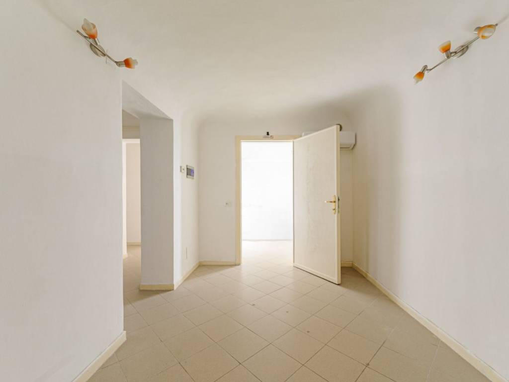 ufficio in vendita a Pistoia in zona Stadio