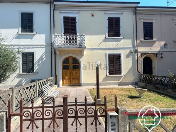 casa indipendente in vendita a Pistoia in zona Centro Città