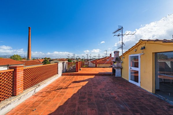 locale di sgombero in vendita a Pistoia in zona Bottegone