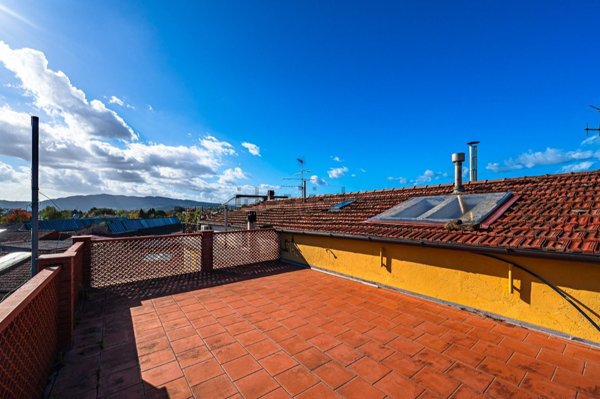 locale di sgombero in vendita a Pistoia in zona Bottegone