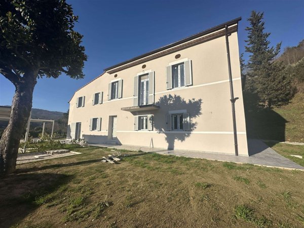 casa indipendente in vendita a Pistoia in zona Spazzavento