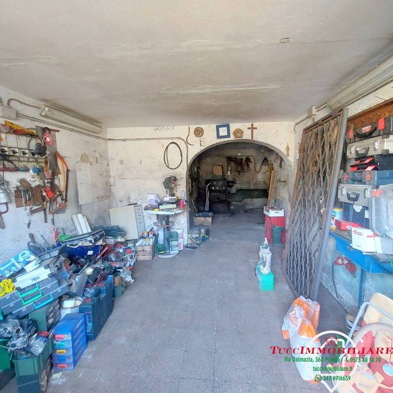 locale commerciale in vendita a Pistoia in zona San Felice