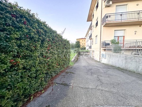 locale di sgombero in vendita a Pistoia in zona Stadio