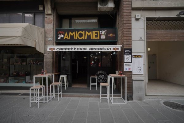 negozio in vendita a Pistoia in zona Centro Città