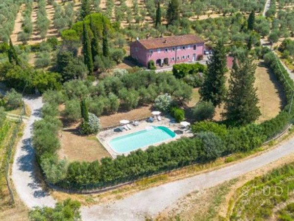 negozio in vendita a Pistoia in zona Centro Città