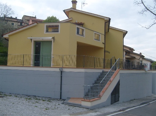 casa indipendente in vendita a Pistoia in zona Villa di Baggio
