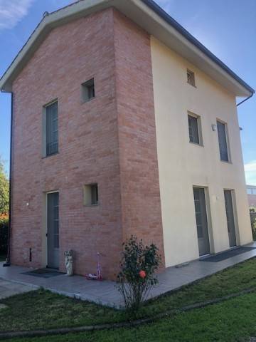 casa indipendente in vendita a Pistoia