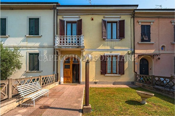 casa indipendente in vendita a Pistoia in zona Centro Città