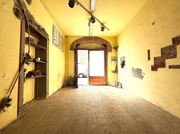 locale di sgombero in vendita a Pistoia in zona Stadio