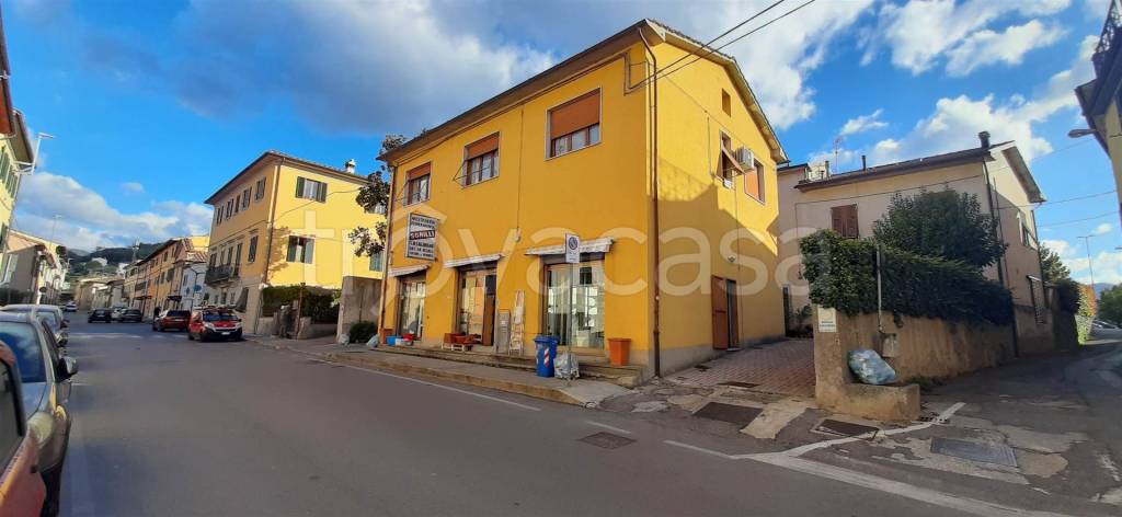negozio in vendita a Pistoia in zona San Felice