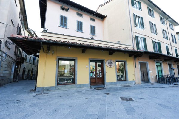 negozio in vendita a Pistoia in zona Centro Città