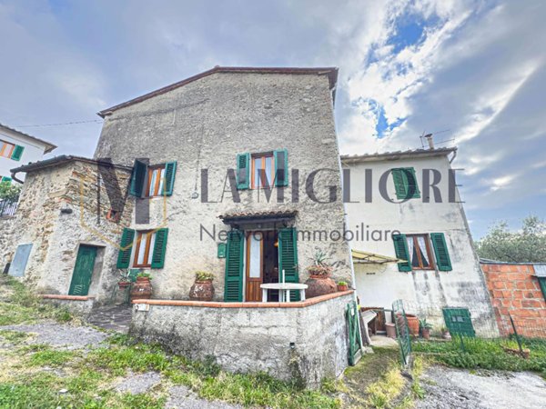 casa indipendente in vendita a Pistoia in zona Valdibrana