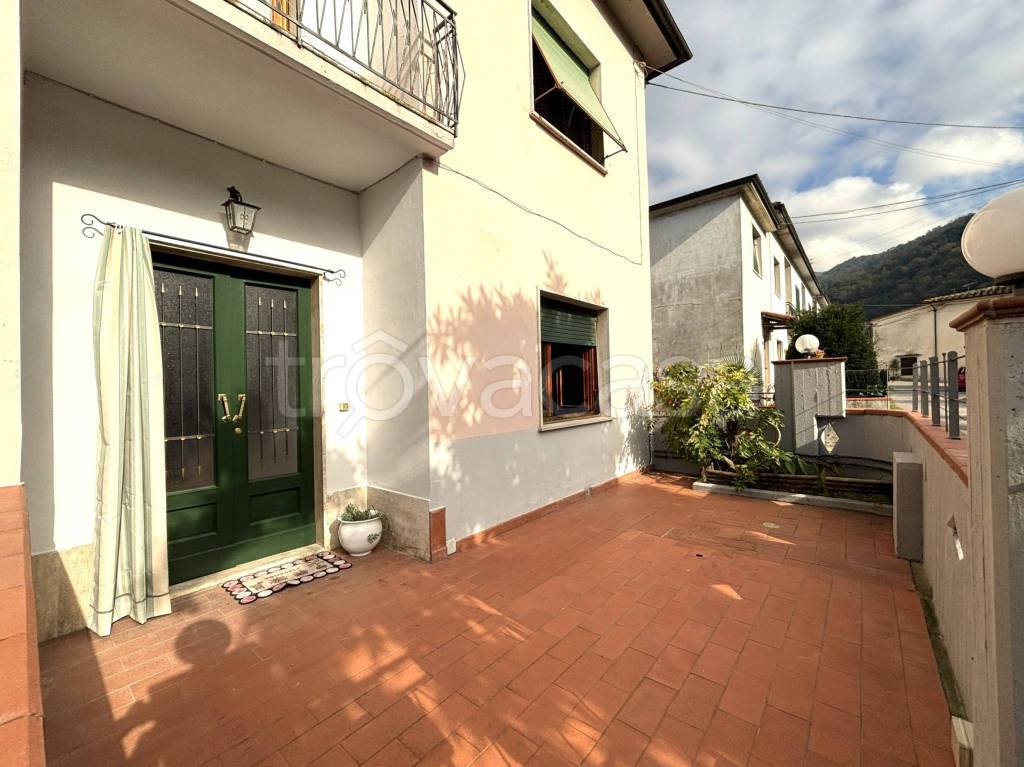 appartamento in vendita a Pistoia in zona Santomoro