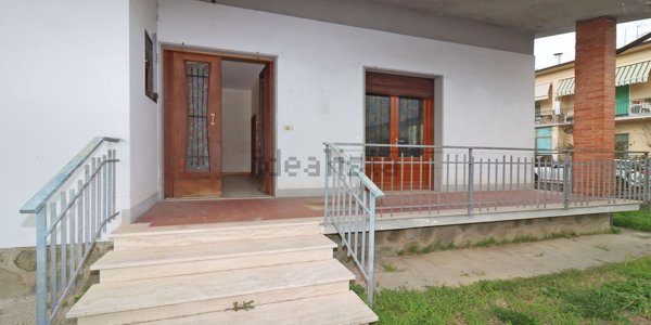 casa indipendente in vendita a Pistoia