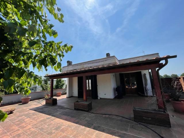 casa indipendente in vendita a Pistoia in zona Centro Città