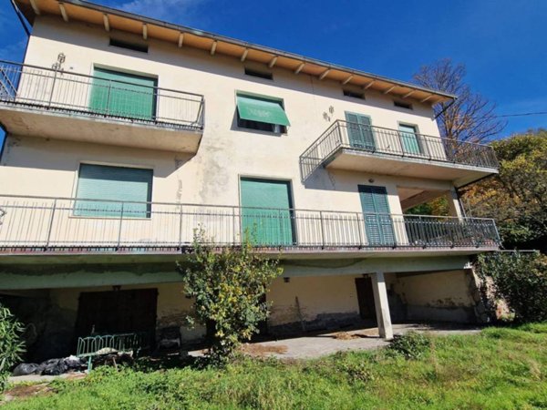 casa indipendente in vendita a Pistoia in zona Cireglio