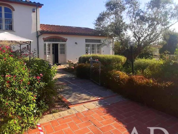 casa indipendente in vendita a Pistoia in zona Spazzavento