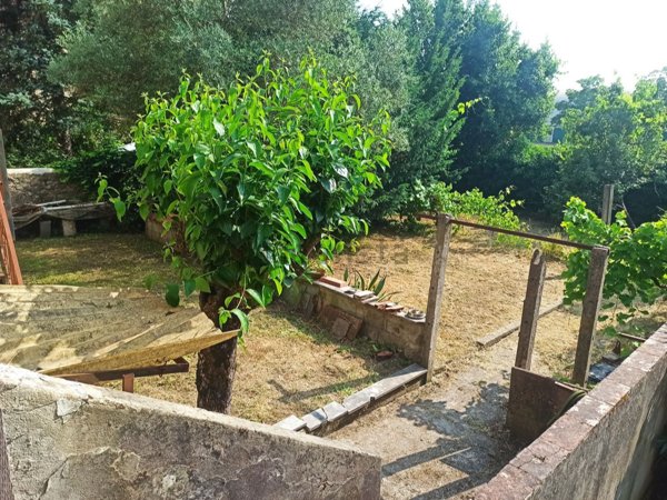 casa indipendente in vendita a Pistoia in zona Stadio