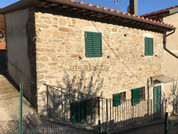 casa indipendente in vendita a Pistoia