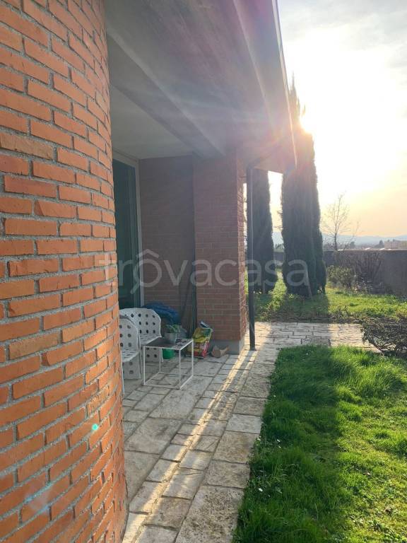 casa indipendente in vendita a Pistoia in zona Acqualunga
