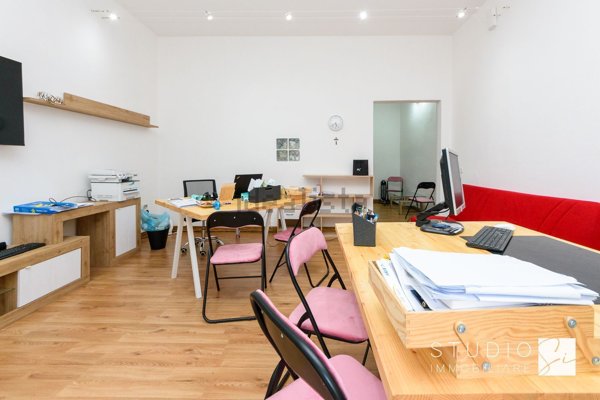ufficio in vendita a Pistoia in zona Centro Città