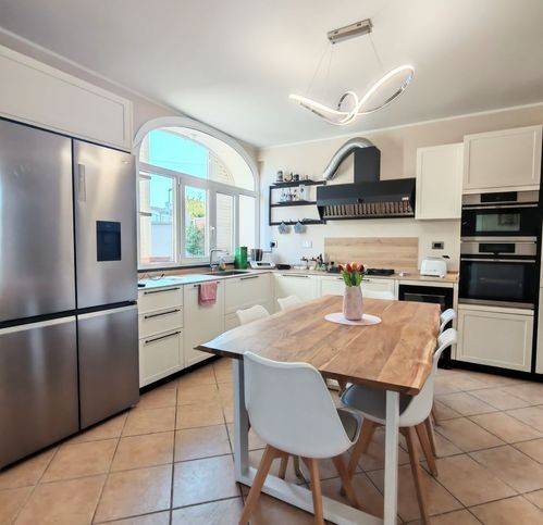 casa indipendente in vendita a Pistoia in zona Spazzavento